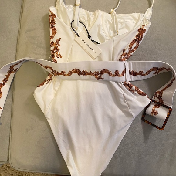 WEWOREWHAT Baroque Border one piece NEW WITH TAGS - Picture 4 of 8